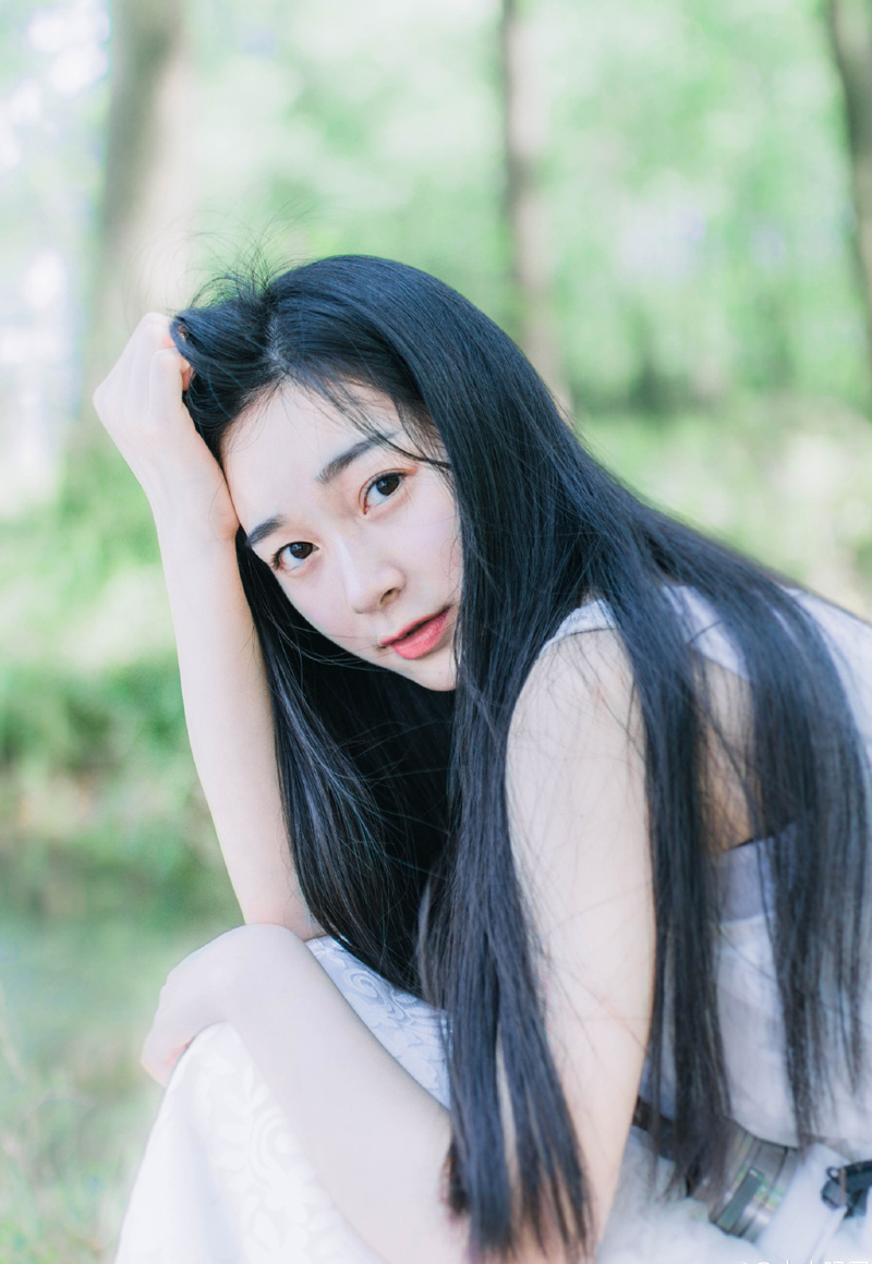 邓贤就站在魏延身后，闻言不禁一阵心寒，这吕布手底下的文人，真的一个赛一个的毒啊，相比起来，庞统虽然丑了点，但至少不会这么折腾人。